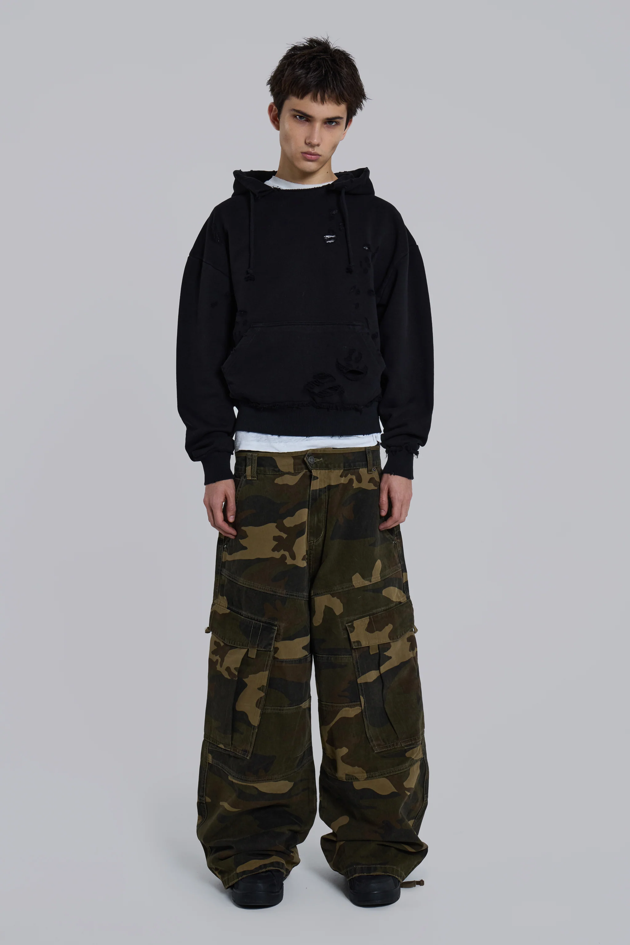 Pullover Bitten Hoodie in Black - Image 3