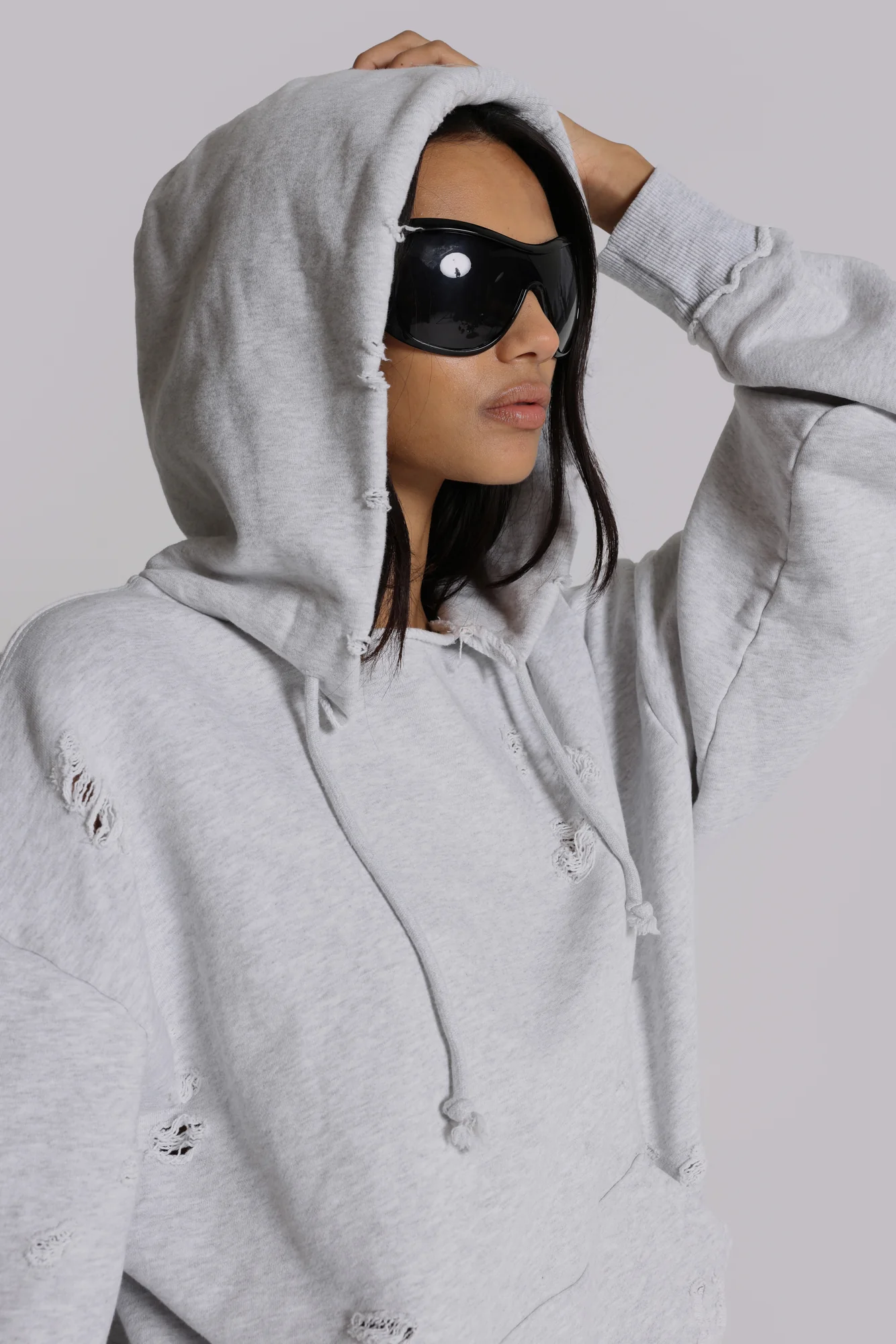 Pullover Bitten Hoodie in Grey Marl - Image 6