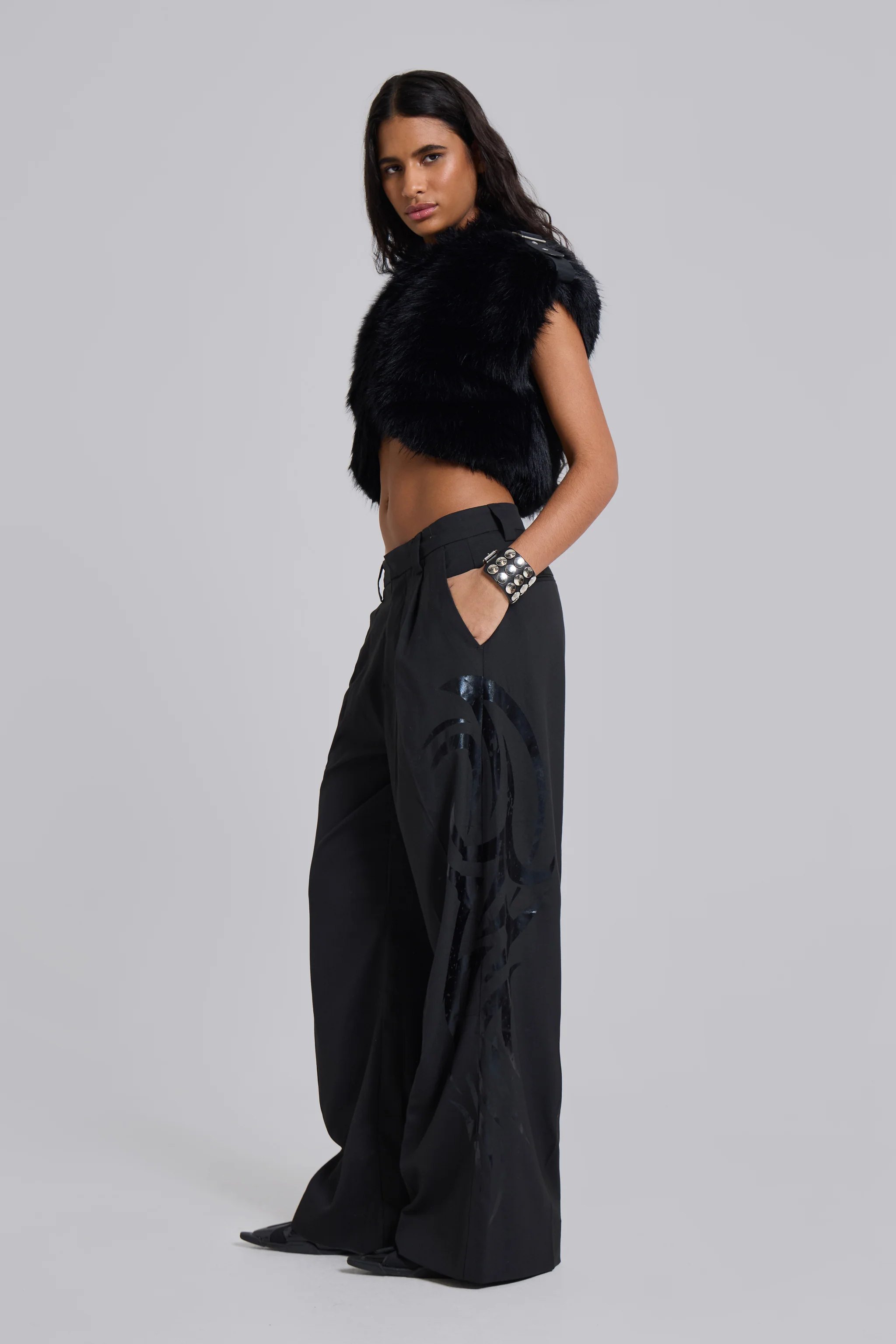 Saskia 2-in-1 Faux Fur Shrug in Black - Image 4